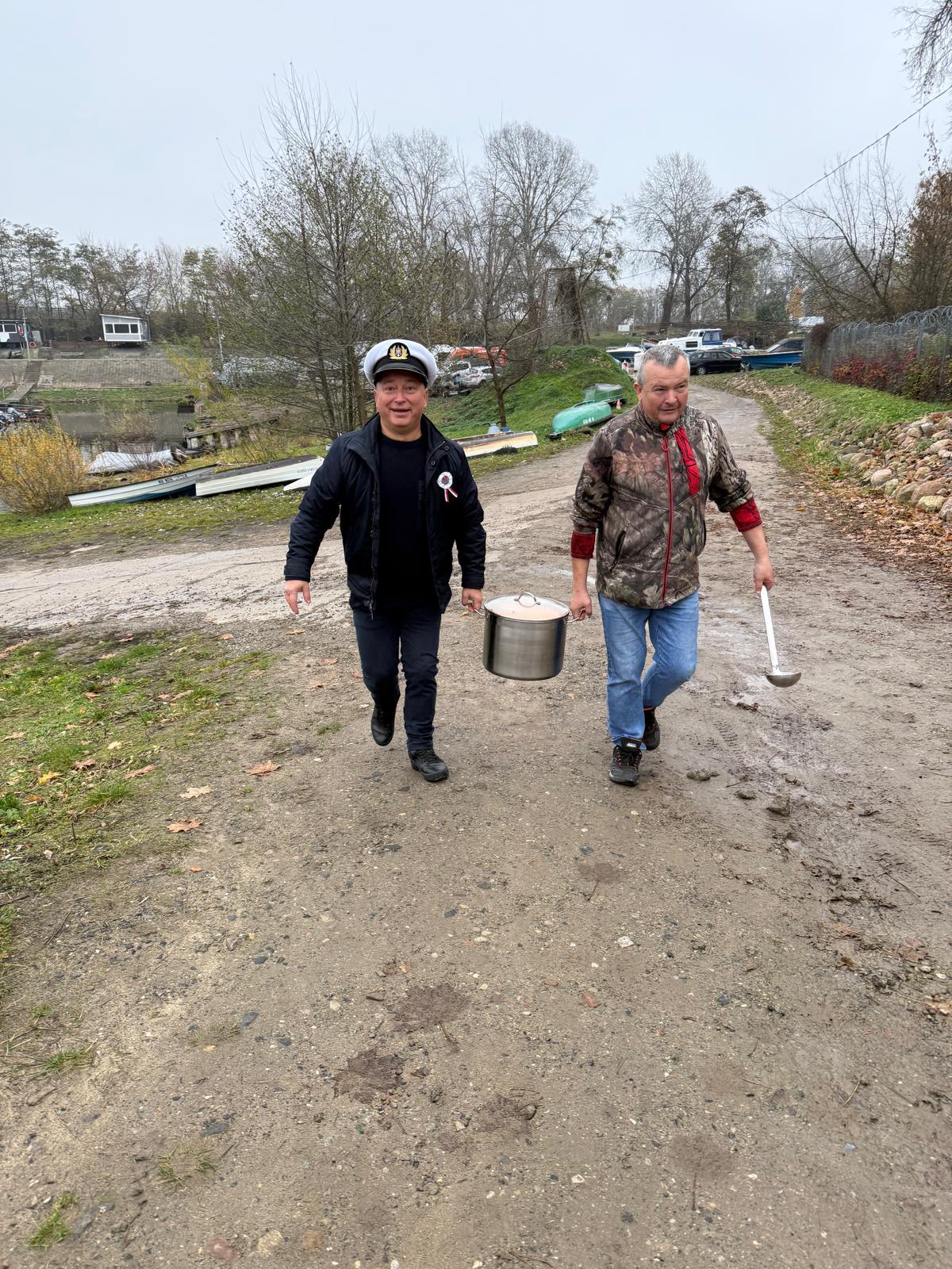 Przygotowanie flisackiej zupy